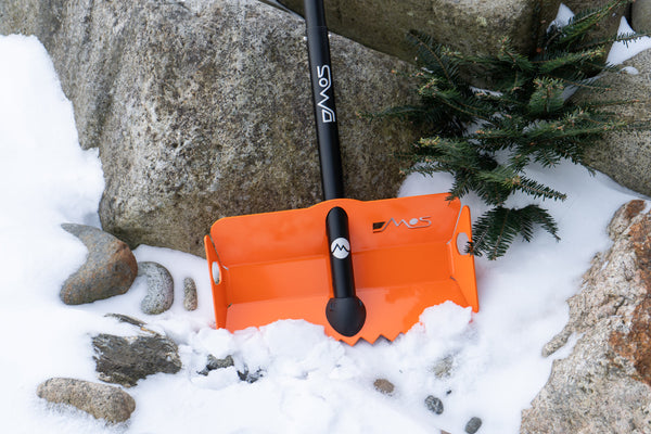 The Best Emergency Snow Shovel for Your Vehicle this Winter