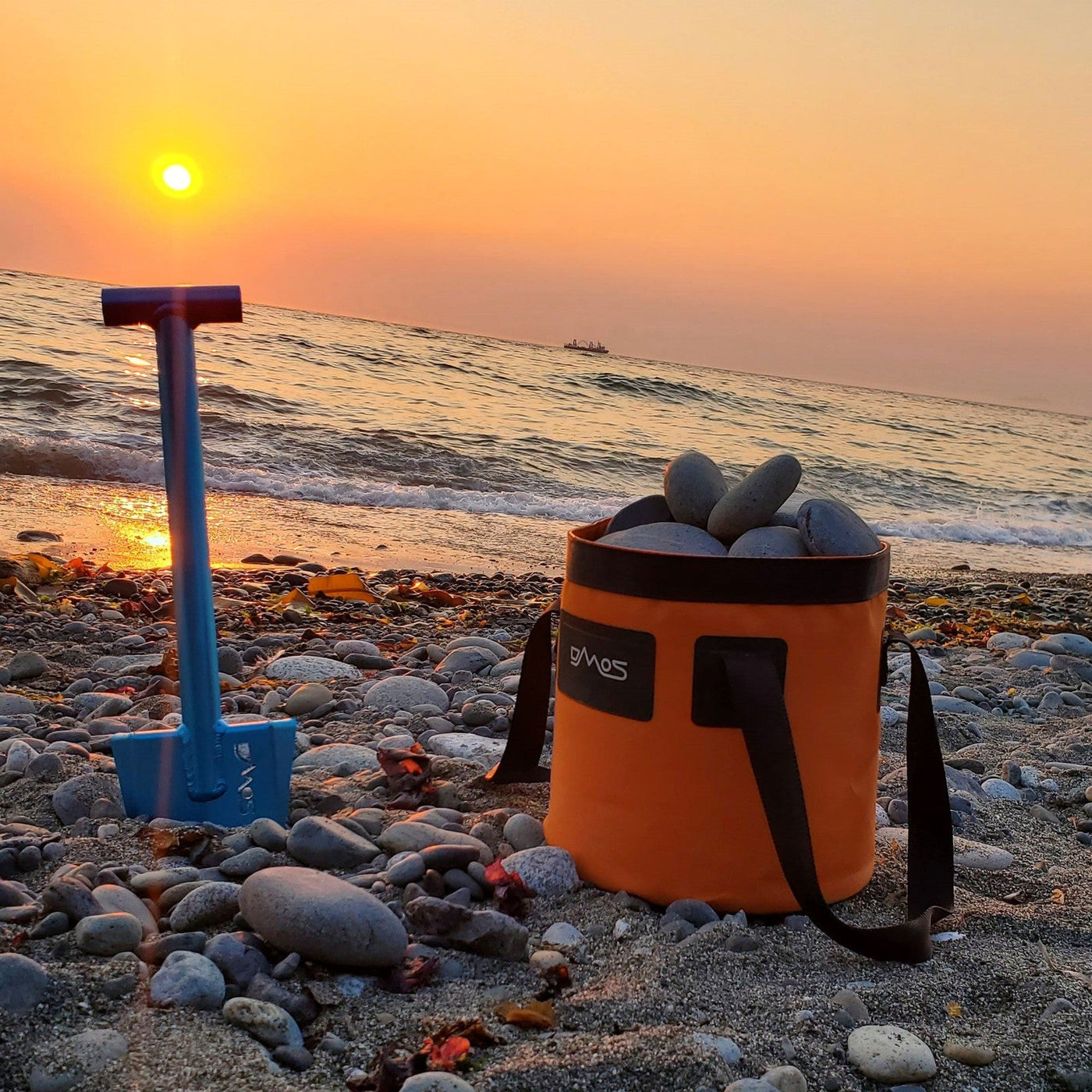 The Ruck™ Bucket Folding Camping or Beach Bucket – DMOS | Pro Shovel Tools